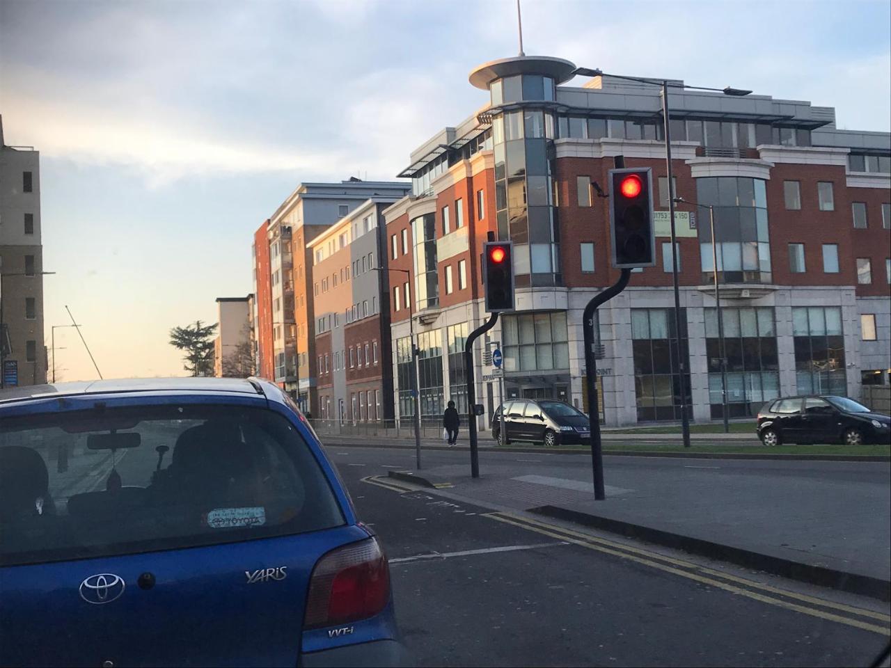 Easystay Slough Central Free Parking Exterior photo